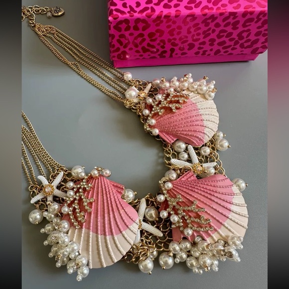 Betsey Johnson Mermaid Ombre Seashell & Pearl Statement Necklace New - Picture 4 of 11